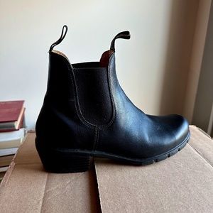 Blundstone Women's Style 1671 Black Leather Heeled Boots